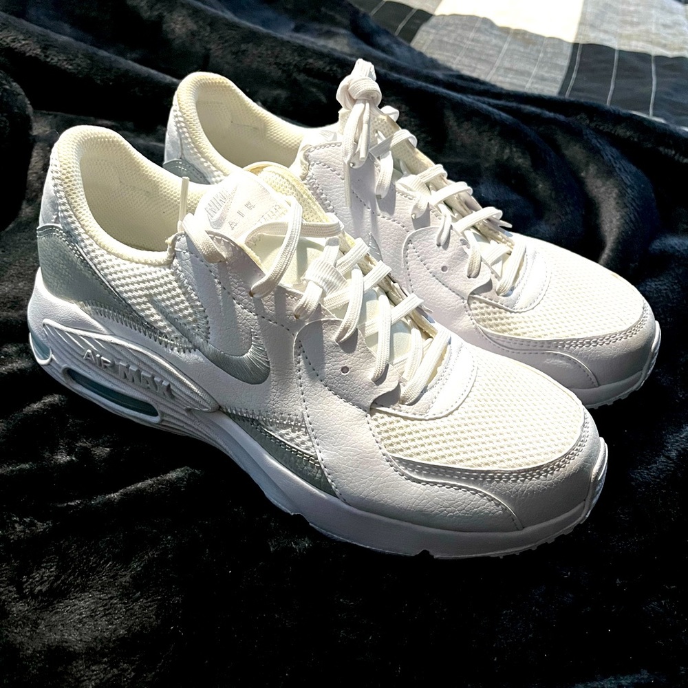 Woman’s Nike Air Max